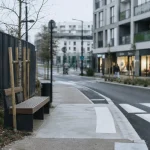 Rénovation urbaine à Maurepas, Rennes : rue requalifiée avec passage piéton et rampe PMR